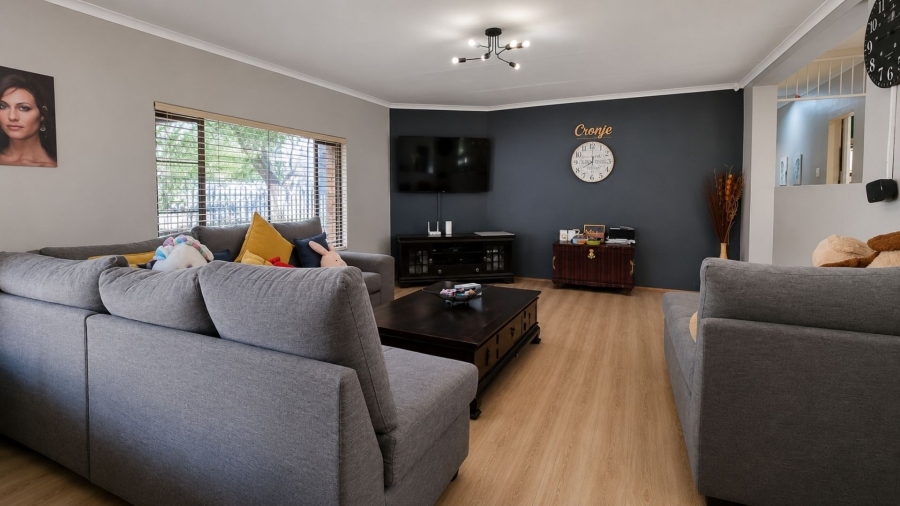 3 Bedroom Property for Sale in Safari Gardens North West